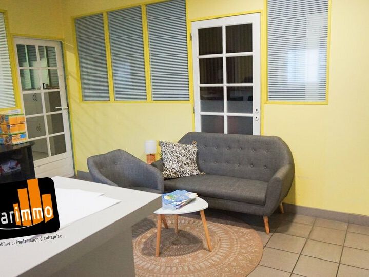 A VENDRE un site industriel avec bureaux d'environ 3 200 m².