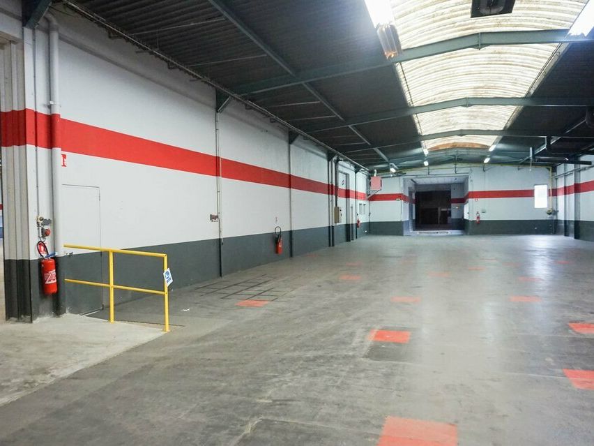 A LOUER local d'activité/entrepôt de 440 m² environ.au sein d'un ensemble immobilier constitué de plusieurs bâtiments connectés, sur près de 11000 m² divisibles. 