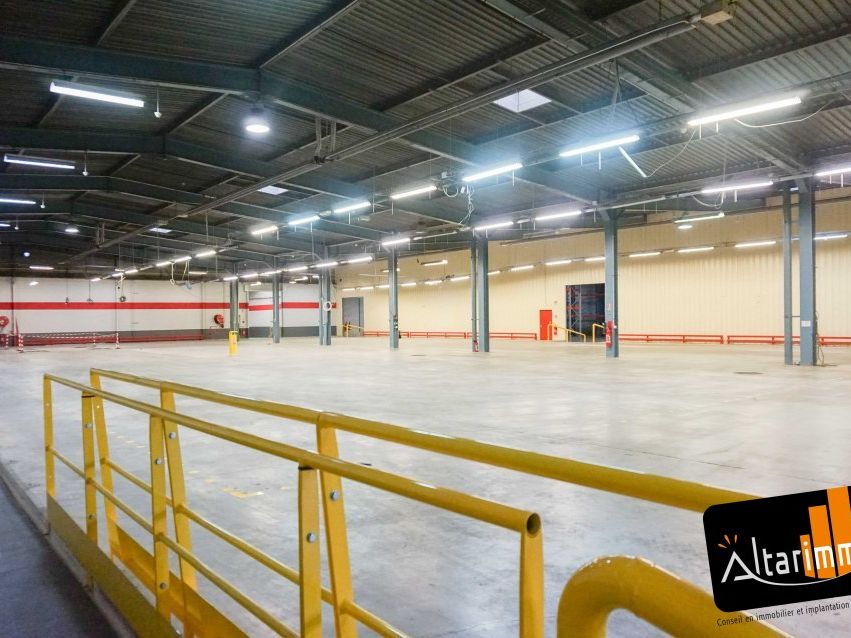 Location local d''activites 3200 m² divisibles à partir de 1500 m²