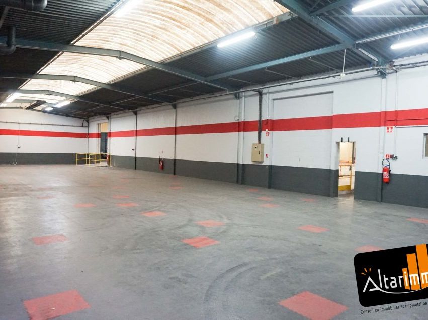 Location local d''activites 8403 m² divisibles à partir de 945 m²