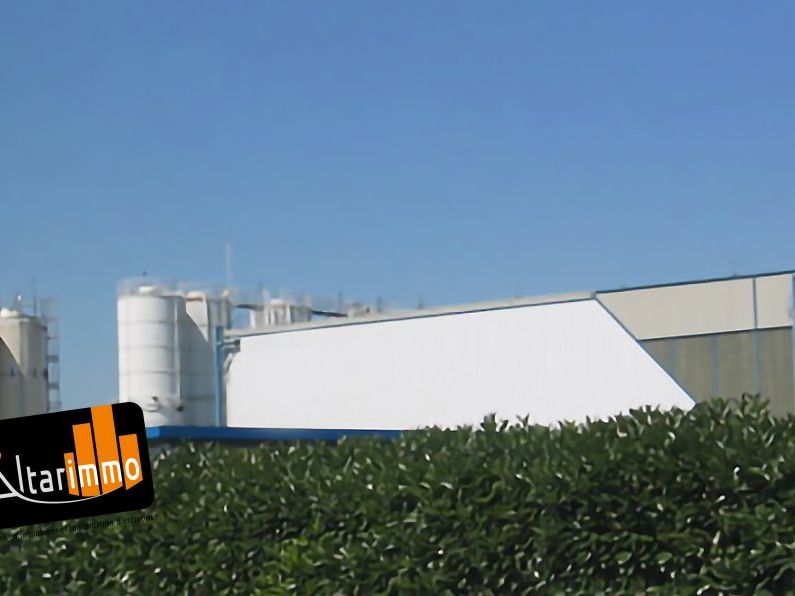 A LOUER Site de production et de stockage, situé dans une zone industrielle à proximité de grands axes routiers et autoroutiers