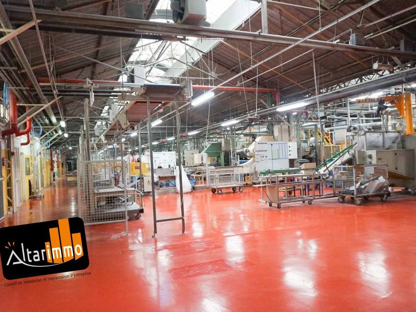 A VENDRE site de production et de stockage, situé dans une zone industrielle à proximité de grands axes routiers et autoroutiers