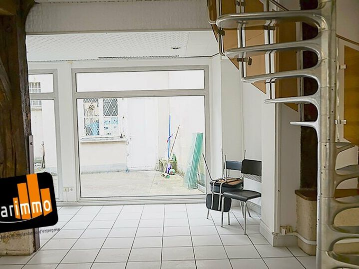 A VENDRE ensemble immobilier mixte de commerces et d'habitation, idéalement situé au coeur de Chartres.