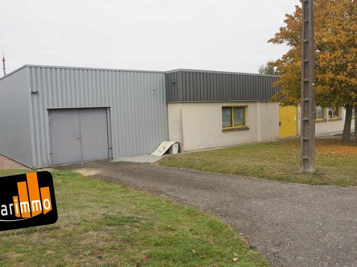 A VENDRE un bâtiment de 1 100 m² environ, au cœur du parc d'activités Les Cents Sillons, en très bon état.