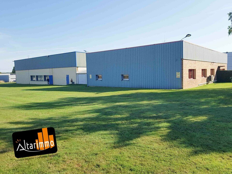 A VENDRE un bâtiment de 1 020 m² environ, au cœur du parc d'activités Les Cents Sillons, en très bon état.