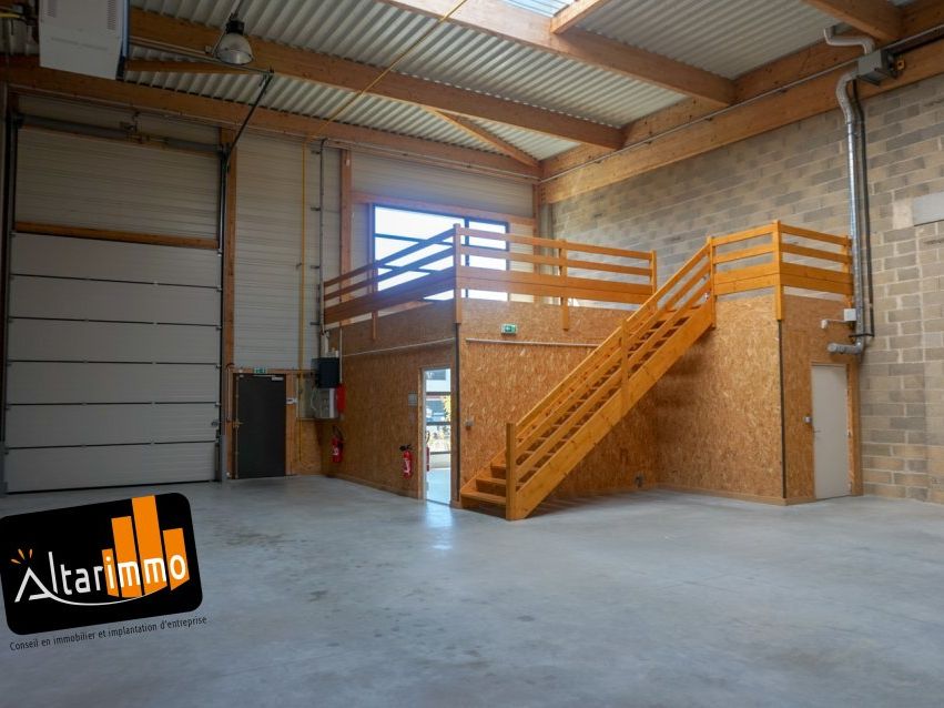 A LOUER 5760 m² d'entrepôts avec bureaux NEUFS, divisibles à partir de 240 m².