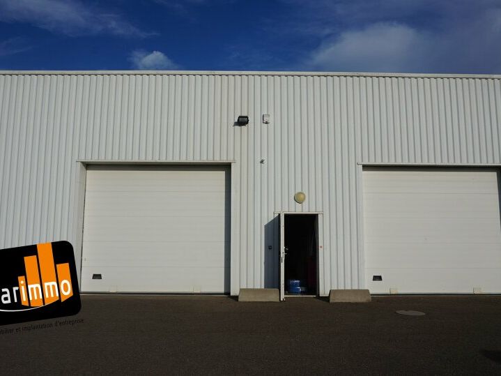 A VENDRE un local commercial d'environ 954 m², situé au cœur du parc d'activités du Moulin Geargeot.