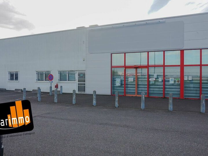 Location local commercial 954 m² divisibles à partir de 450 m²