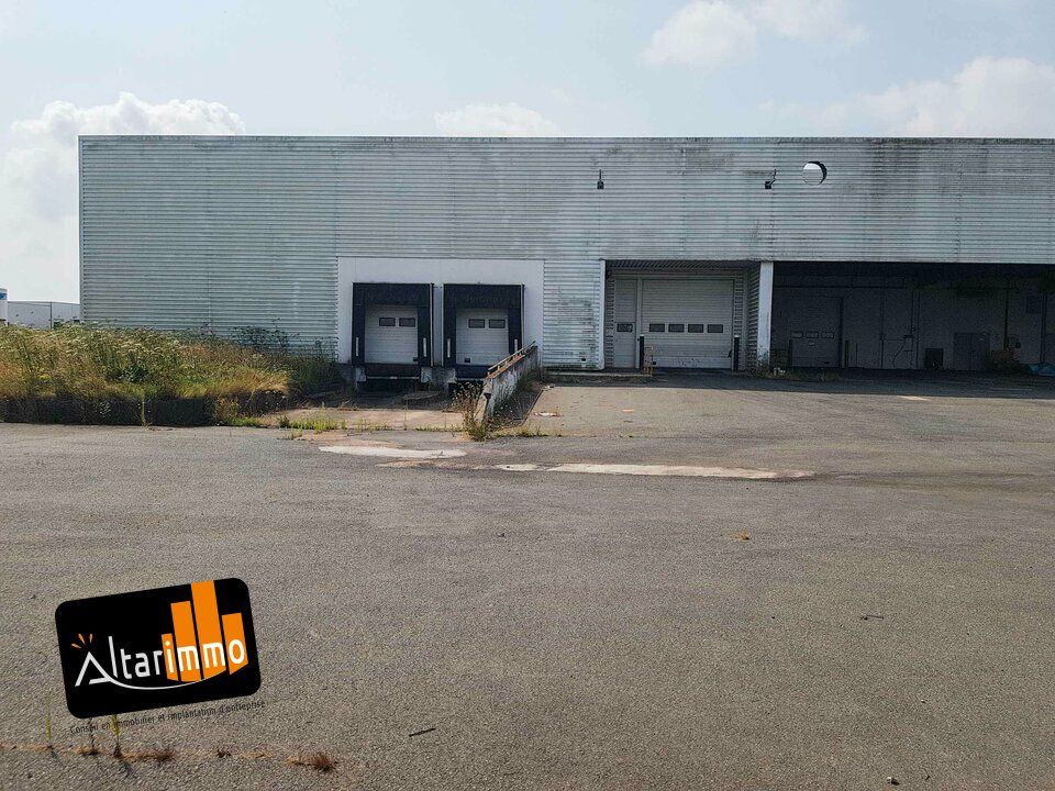 A VENDRE Site industriel de 9 800 m² sur un terrain de 36 800 m², situé au coeur d'un parc d'activité avec accès immédiat à la RN 154.