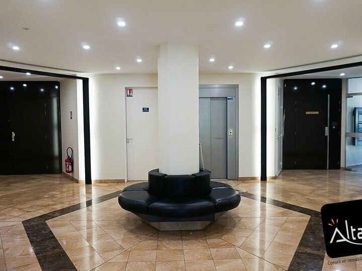 A LOUER 360 m² de bureaux cloisonnés, au sein d'un parc d'activités dynamique à SAINT-AUBIN (91).