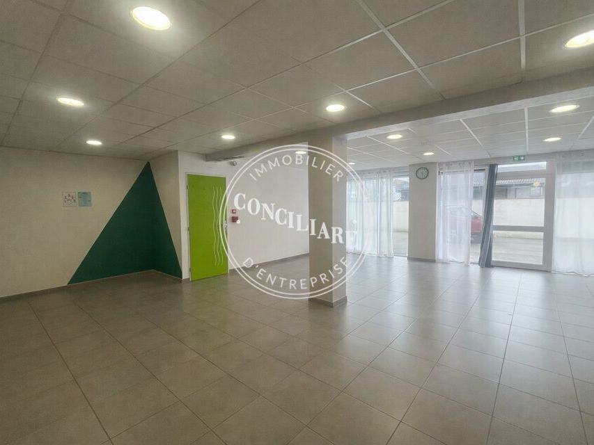Location local professionnel 127 m² non divisibles