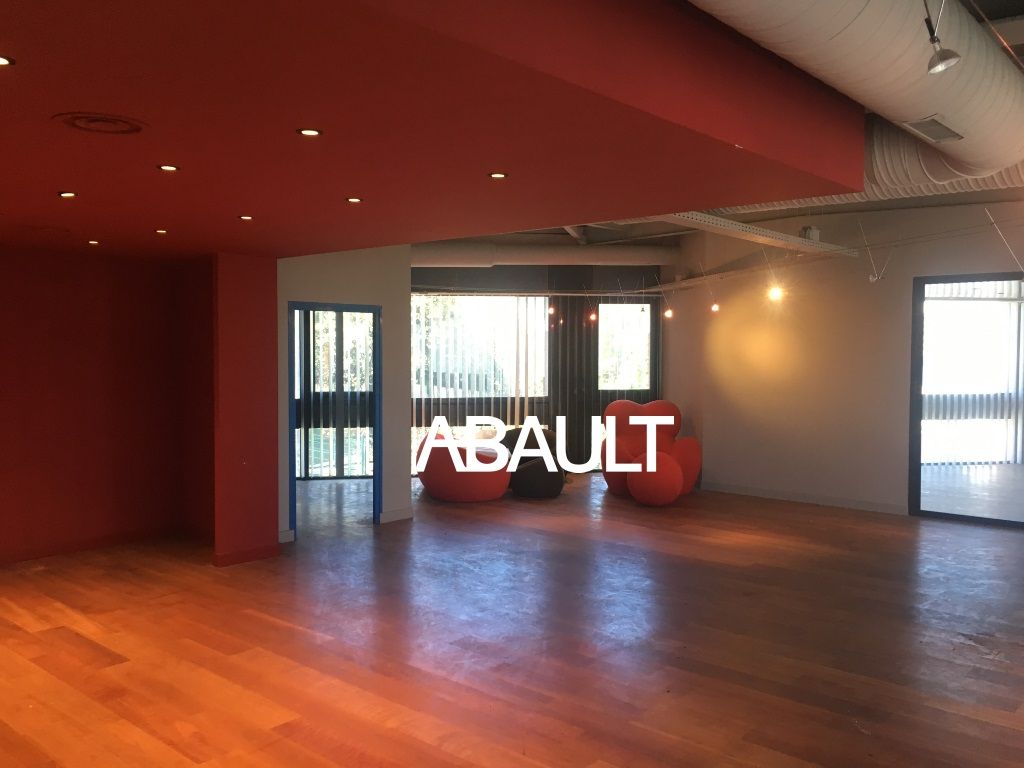 A LOUER - LOCAL COMMERCIAL D'ENVIRON 322m²