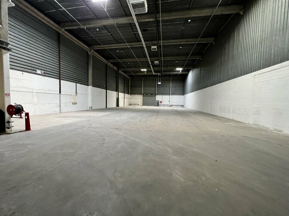 Location local d''activites 1484 m² non divisibles