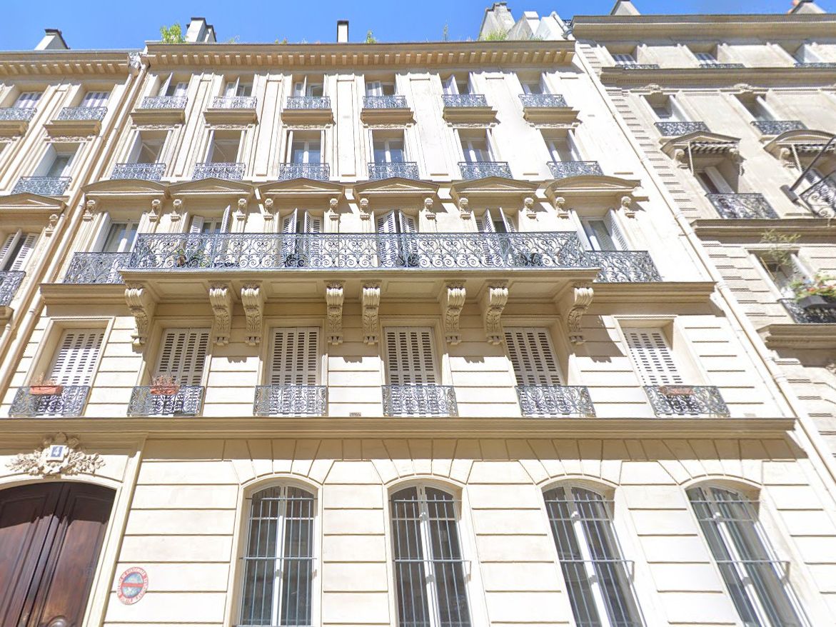 Location bureaux 67.5 m² à Paris 8ème
