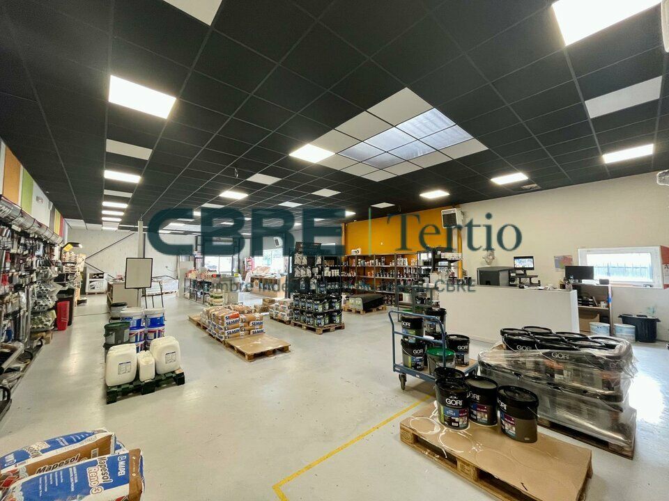 Location local commercial 370 m² non divisibles