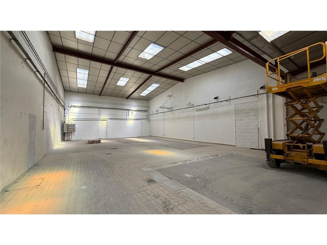 Location entrepots 349 m² non divisibles