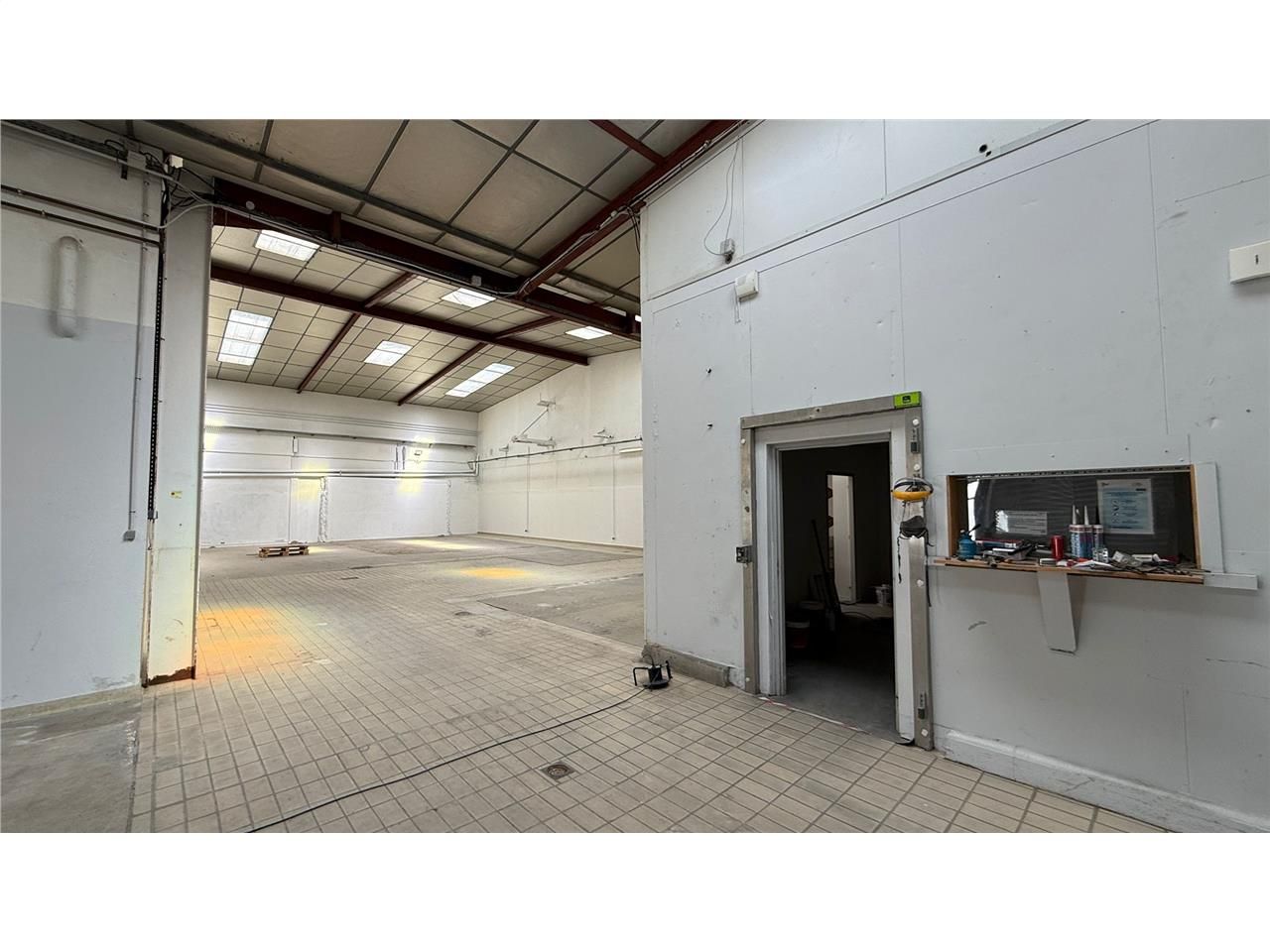 Location entrepots 349 m² non divisibles