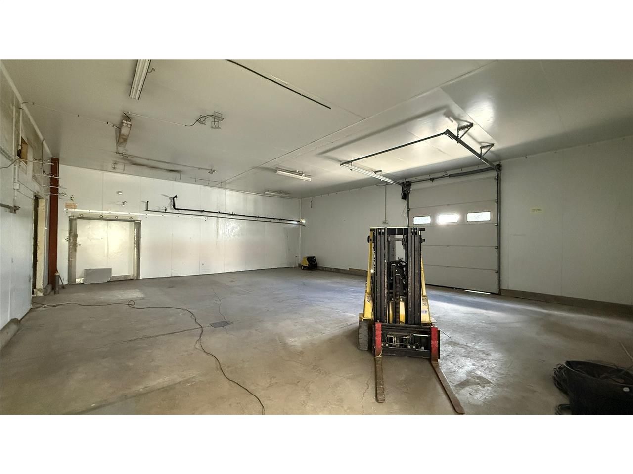 Location entrepots 263 m² non divisibles