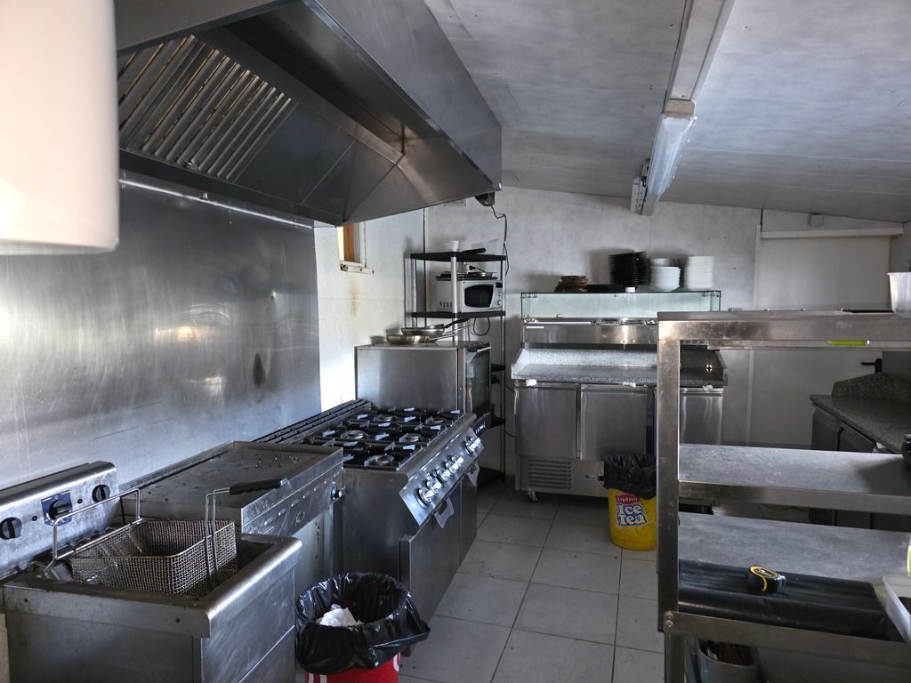 MURS ET FONDS DE COMMERCE BAR RESTAURANT AVEC LICENCE IV