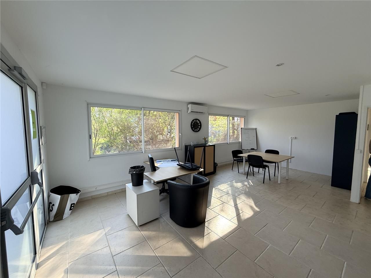 Location bureaux 27 m² à Roquebrune-sur-Argens