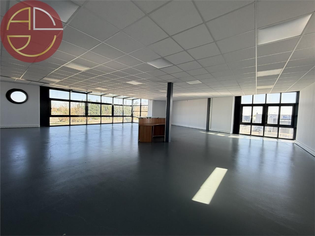 Location bureaux 230 m² à SAINT-LYS