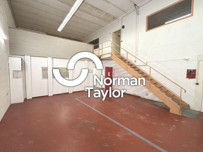Location local d''activites 332 m² non divisibles
