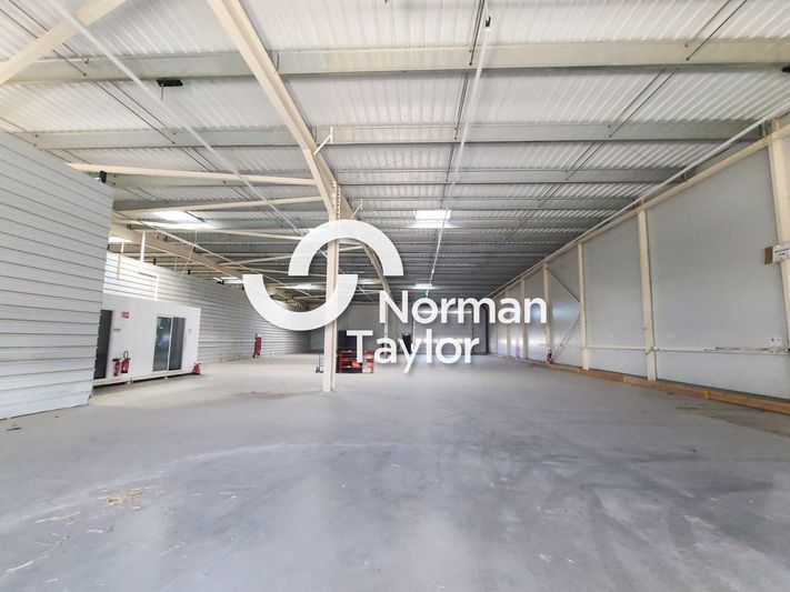 Location local d''activites 930 m² non divisibles