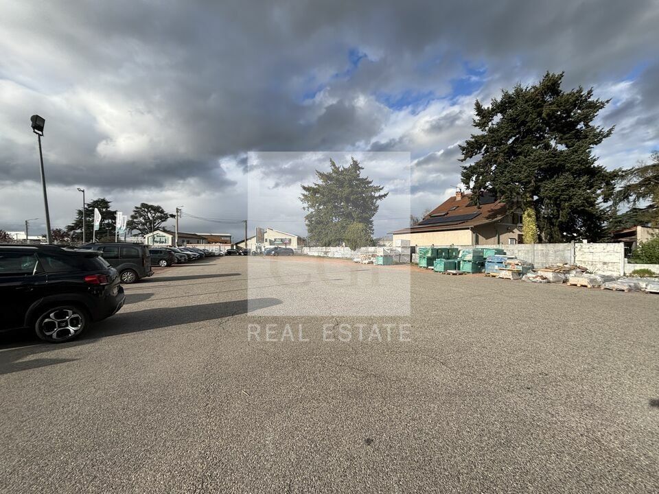 Local d'activités - Emplacement Stratégique dans l'Est Lyonnais