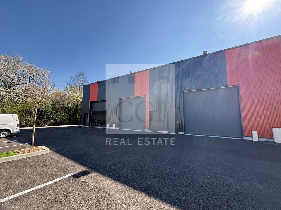 Vente local d''activites 347.06 m² divisibles à partir de 114.67 m²