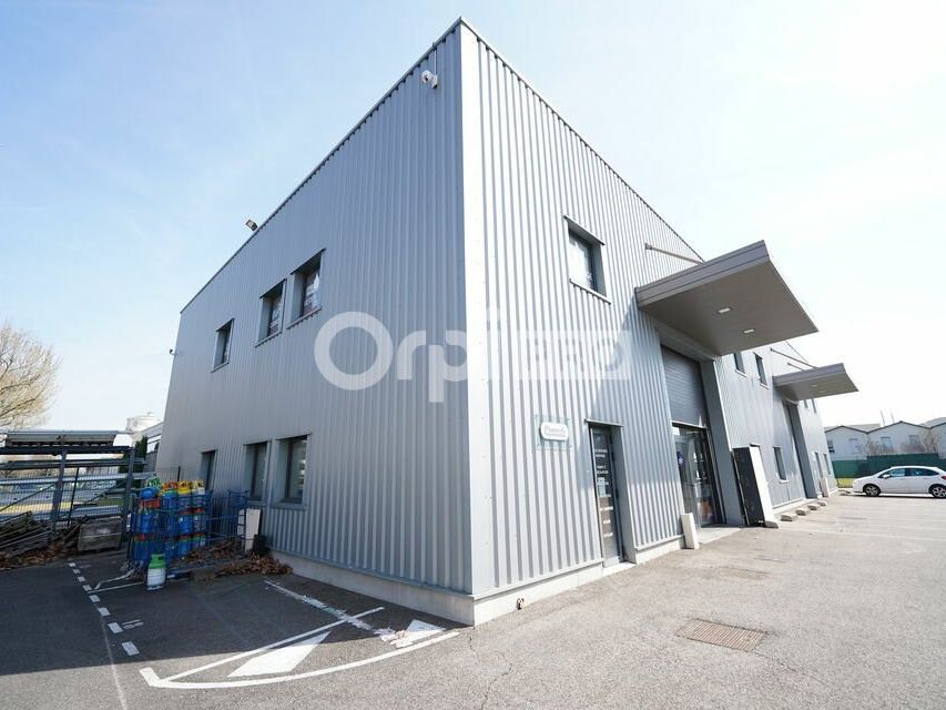 ENTREPOTS A LOUER - 356 m² - SAINT-PRIEST