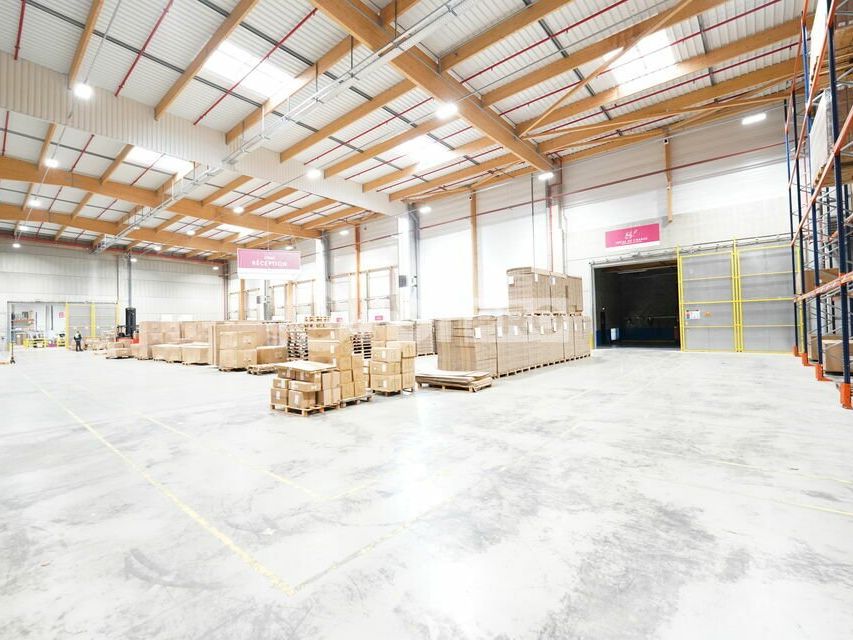 Location entrepot 6527 m² non divisibles