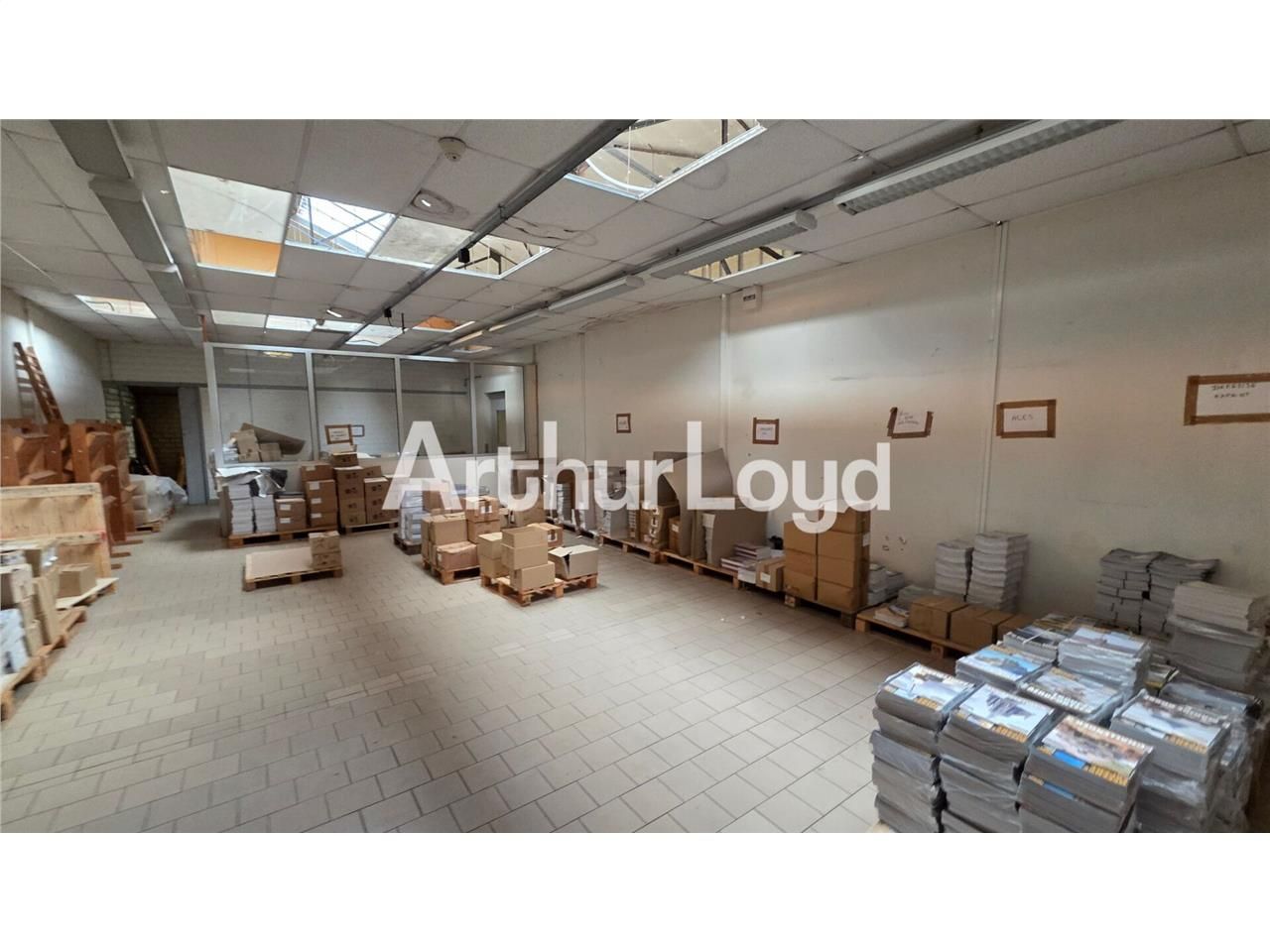 Vente local 620.00 m² à SAINT MARTIN DES ENTREES