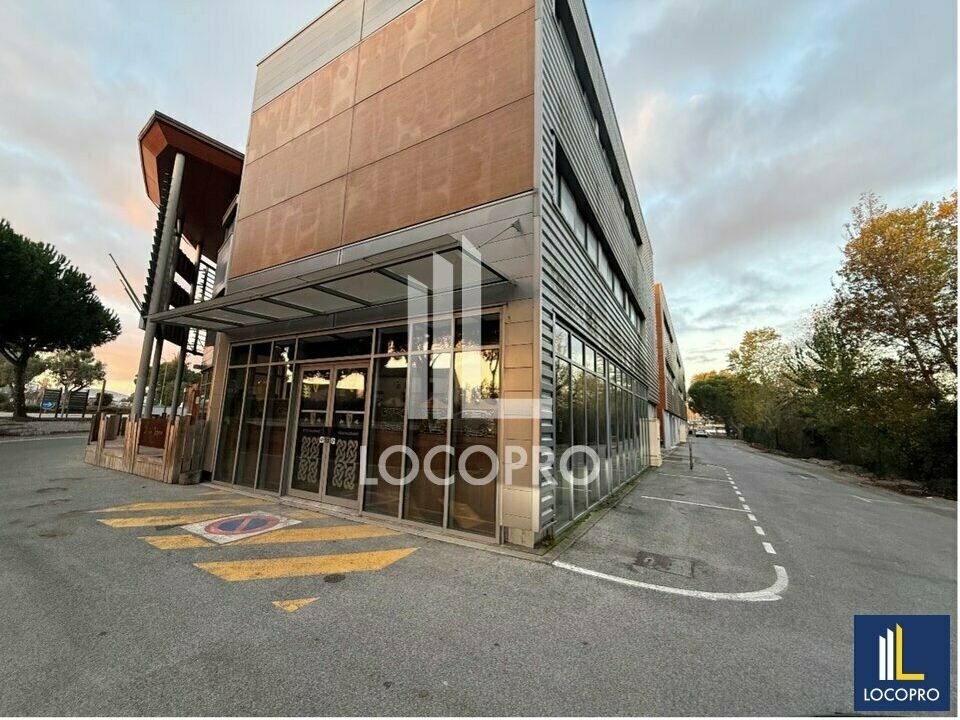 A LOUER - BUREAUX - 80 M2 - FREJUS