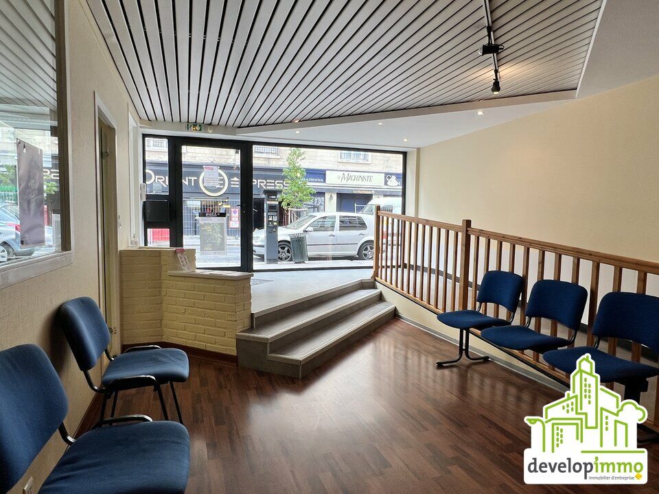 LOCAL DE 250 m² sur deux niveaux 