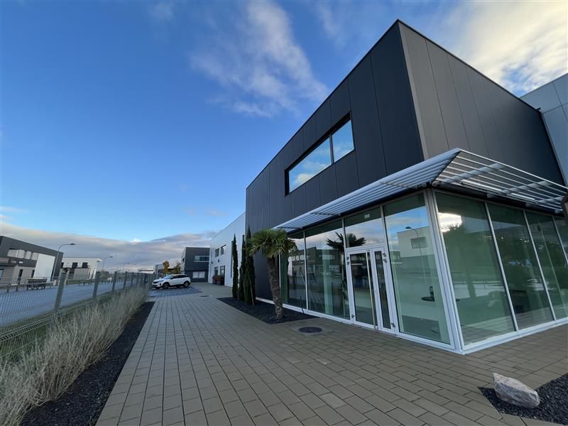 Location local d''activites 310 m² non divisibles