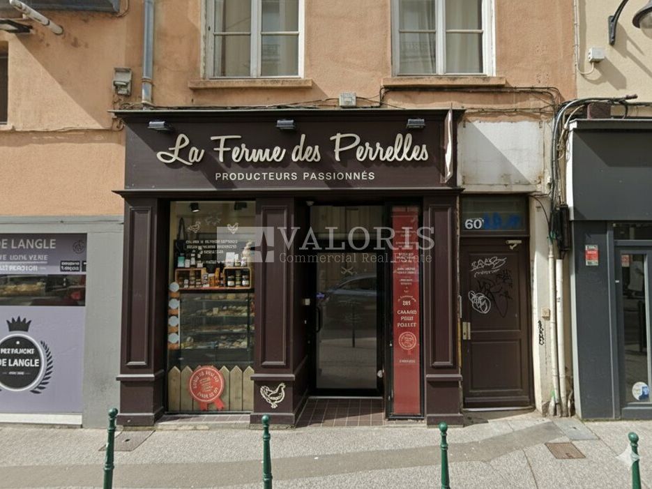 Location local commercial 123.1 m² non divisibles