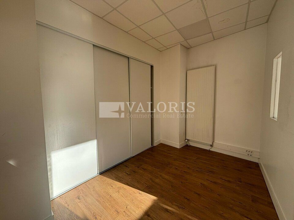 Valoris Real Estate vous propose à la location un local commercial d'une surface de 98 m² au cœur du 3ème arrondissement de Lyon et à proximité immédiate du métro Saxe-Gambetta.