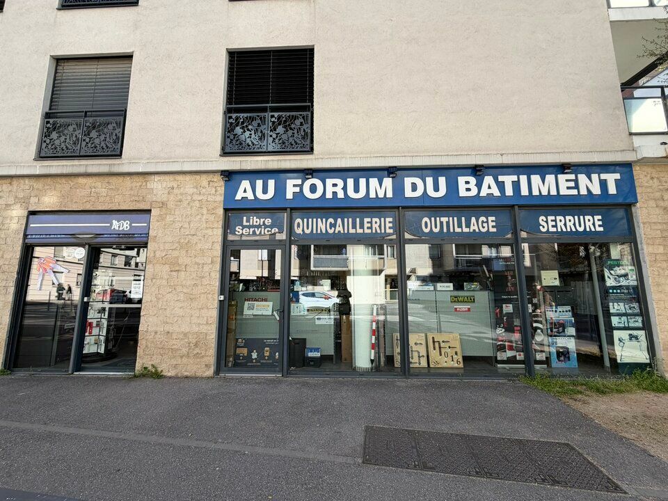Location local commercial 120 m² non divisibles