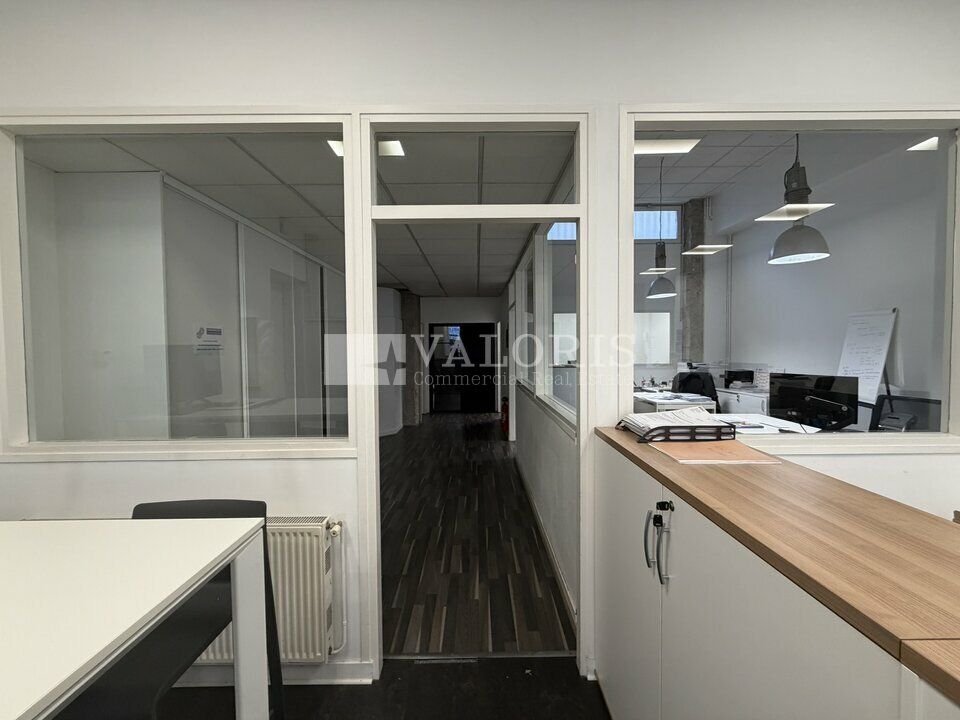 Valoris Real Estate vous propose à la location un local commercial d'une surface de 150 m² au cœur du 7ème arrondissement de Lyon à proximité immédiate du métro Saxe Gambetta.