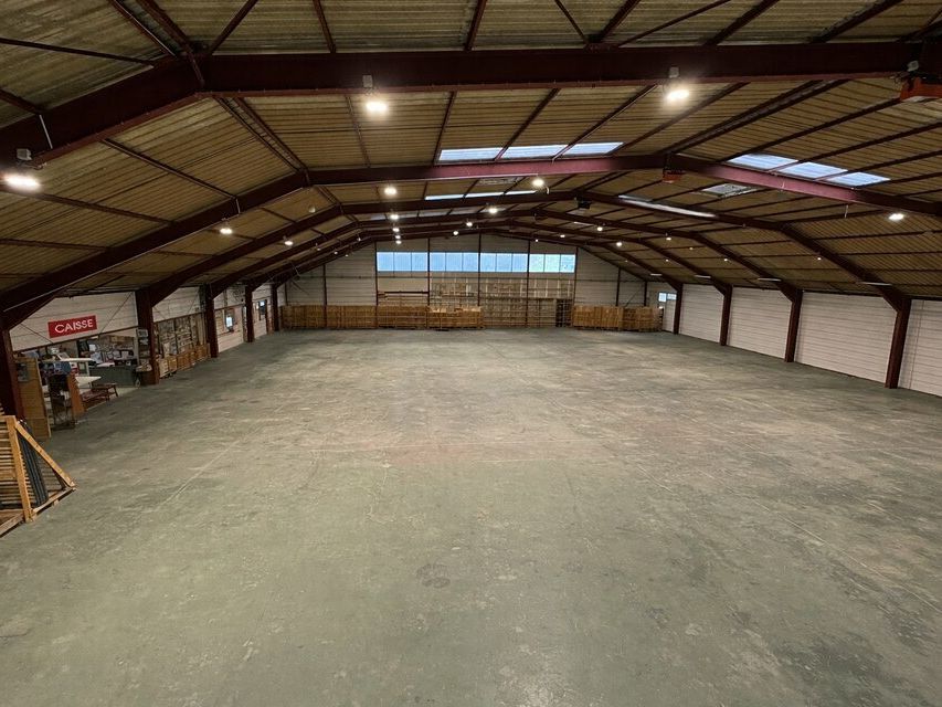 Location local commercial 1600 m² non divisibles