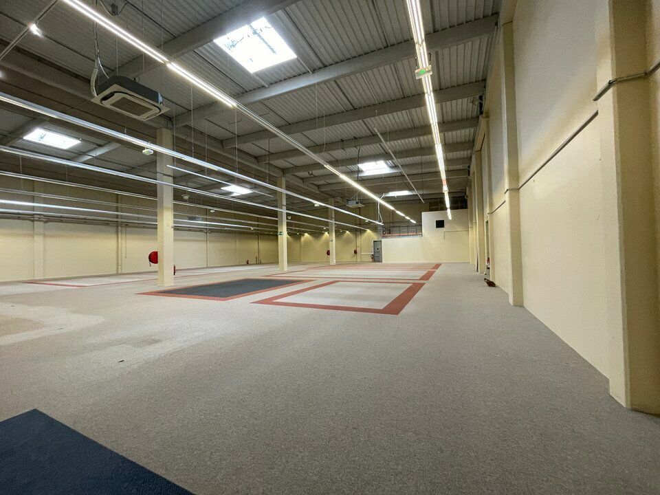 Location local commercial 1200 m² divisibles à partir de 400 m²