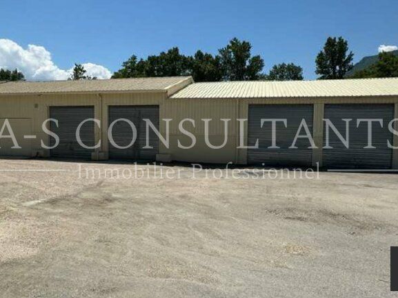 Location entrepot 600 m² non divisibles