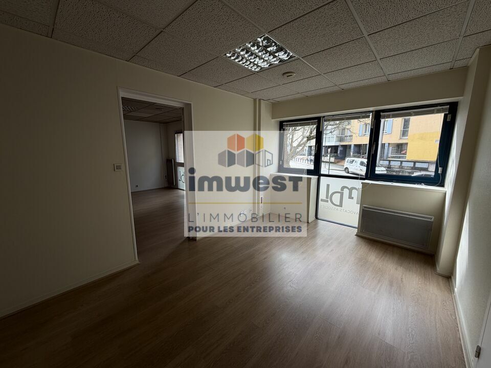 À LOUER – Bureaux de 215 m² avec stationnements – Centre-ville de Rennes (35)