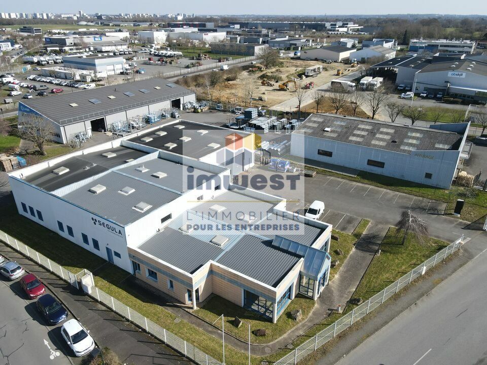 À LA LOCATION - LOCAL D'ACTIVITÉS - ST JACQUES DE LA LANDE