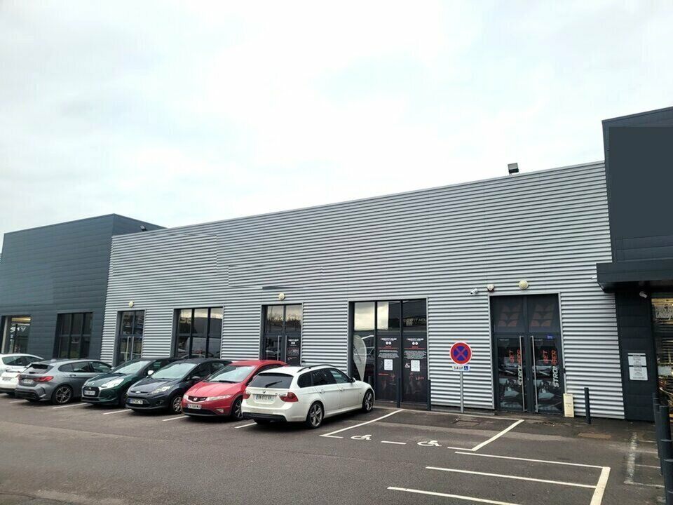 Location local commercial 855 m² non divisibles