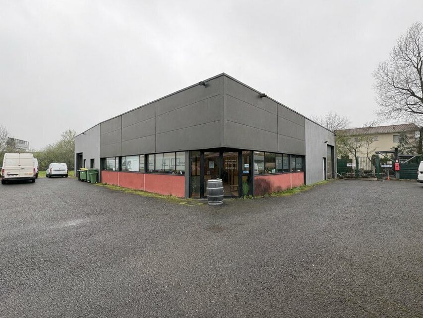 BÂTIMENT INDÉPENDANT MIXTE – À VENDRE OU À LOUER - ARTIGUES-PRÈS-BORDEAUX