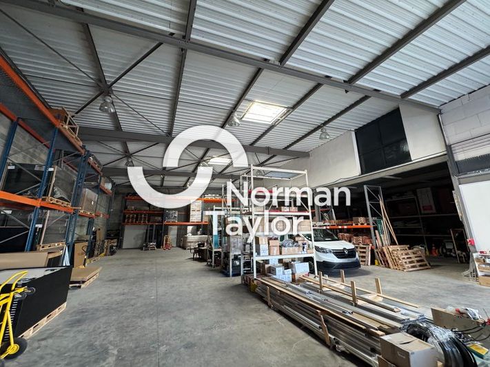 Location local d''activites 620 m² non divisibles
