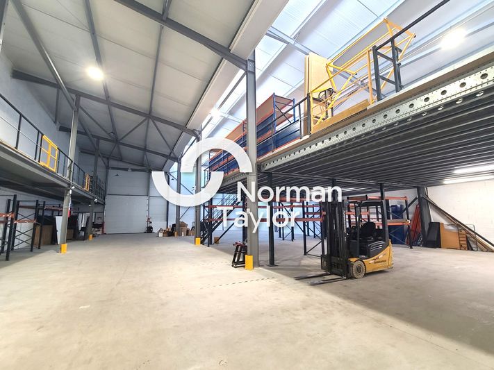 Location local d''activites 1060 m² non divisibles