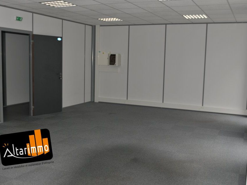 A louer bureau de 48 m² au 1er étage immeuble à 3 minutes de l'échangeur A11 de Chartres Est.