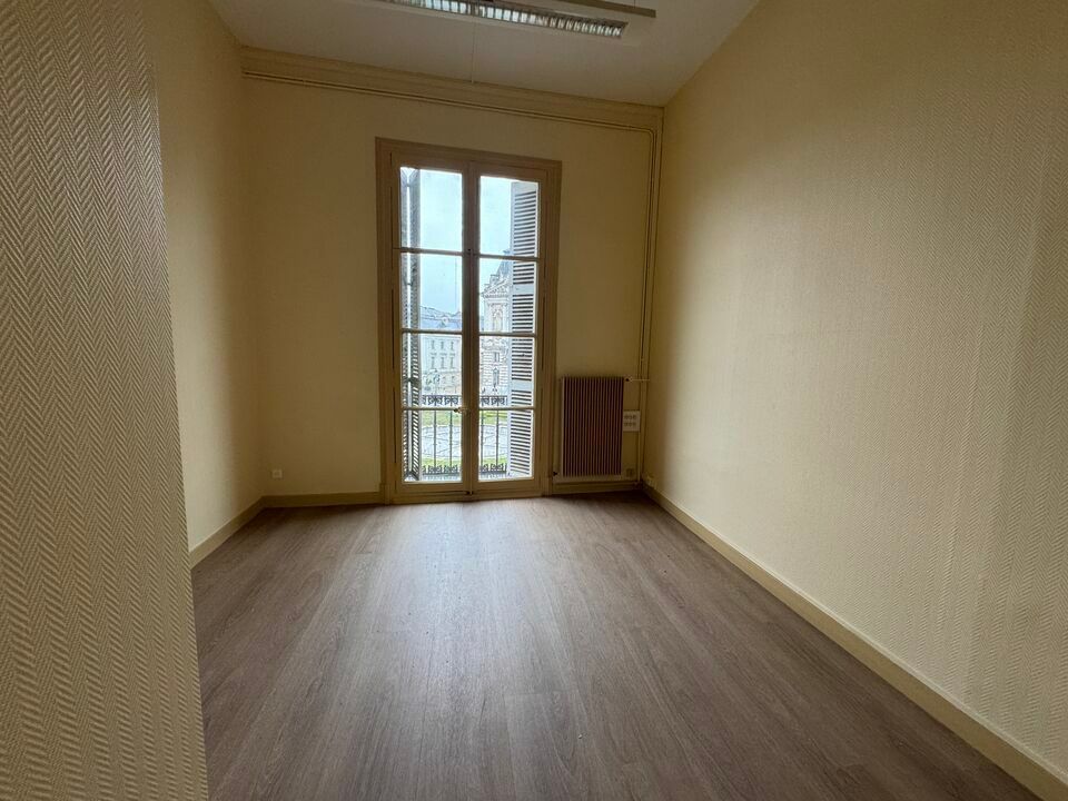  TOURS HYPER CENTRE BUREAUX A LOUER DE 129 M1 AVEC POSSIBILITE DE 2 PARKINGS